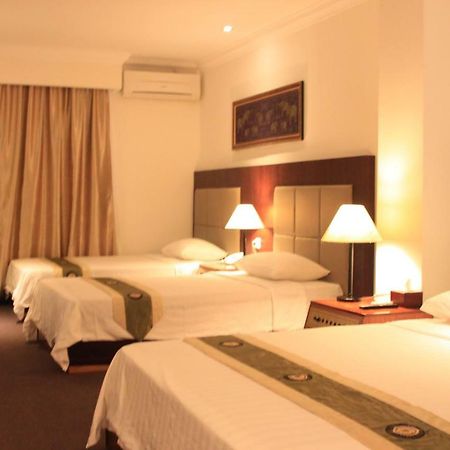 Diamond Hotel Phnom Penh Exterior foto