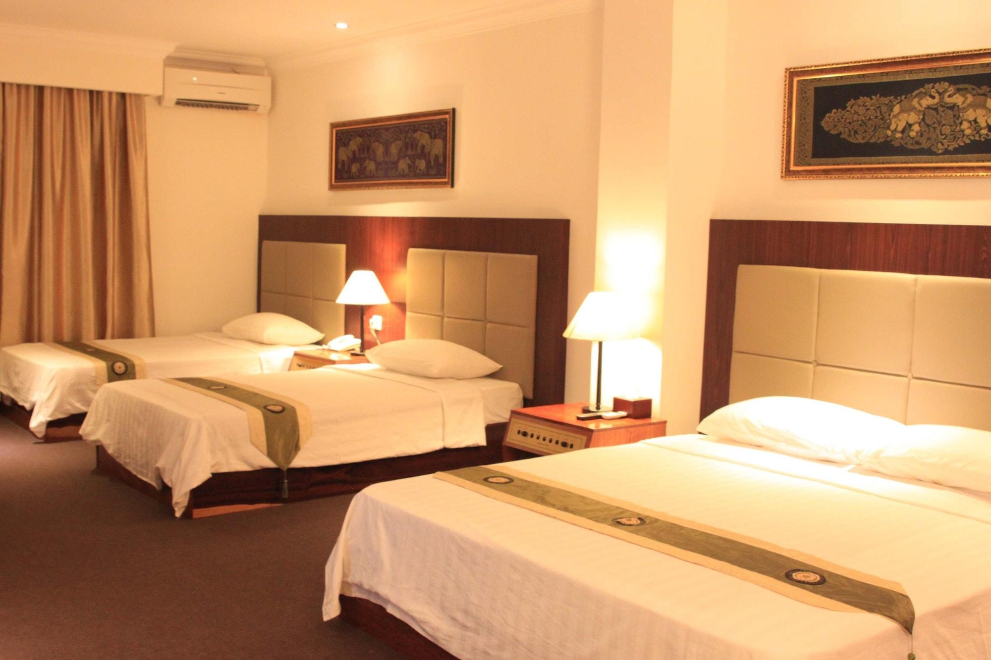 Diamond Hotel Phnom Penh Exterior foto