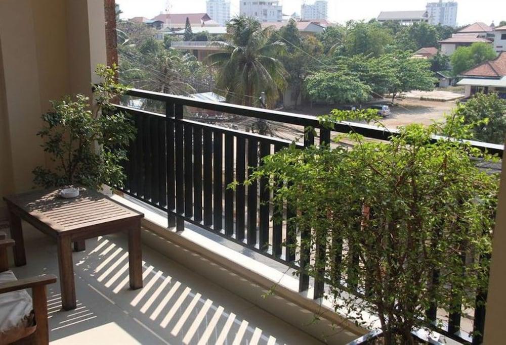 Diamond Hotel Phnom Penh Exterior foto