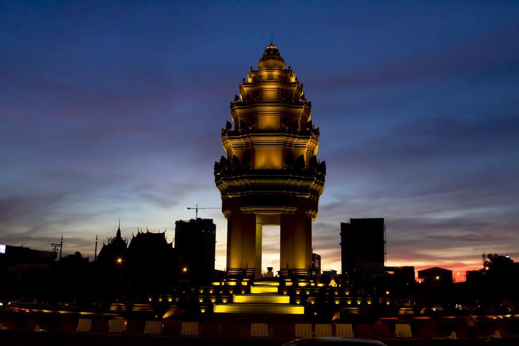 Diamond Hotel Phnom Penh Exterior foto