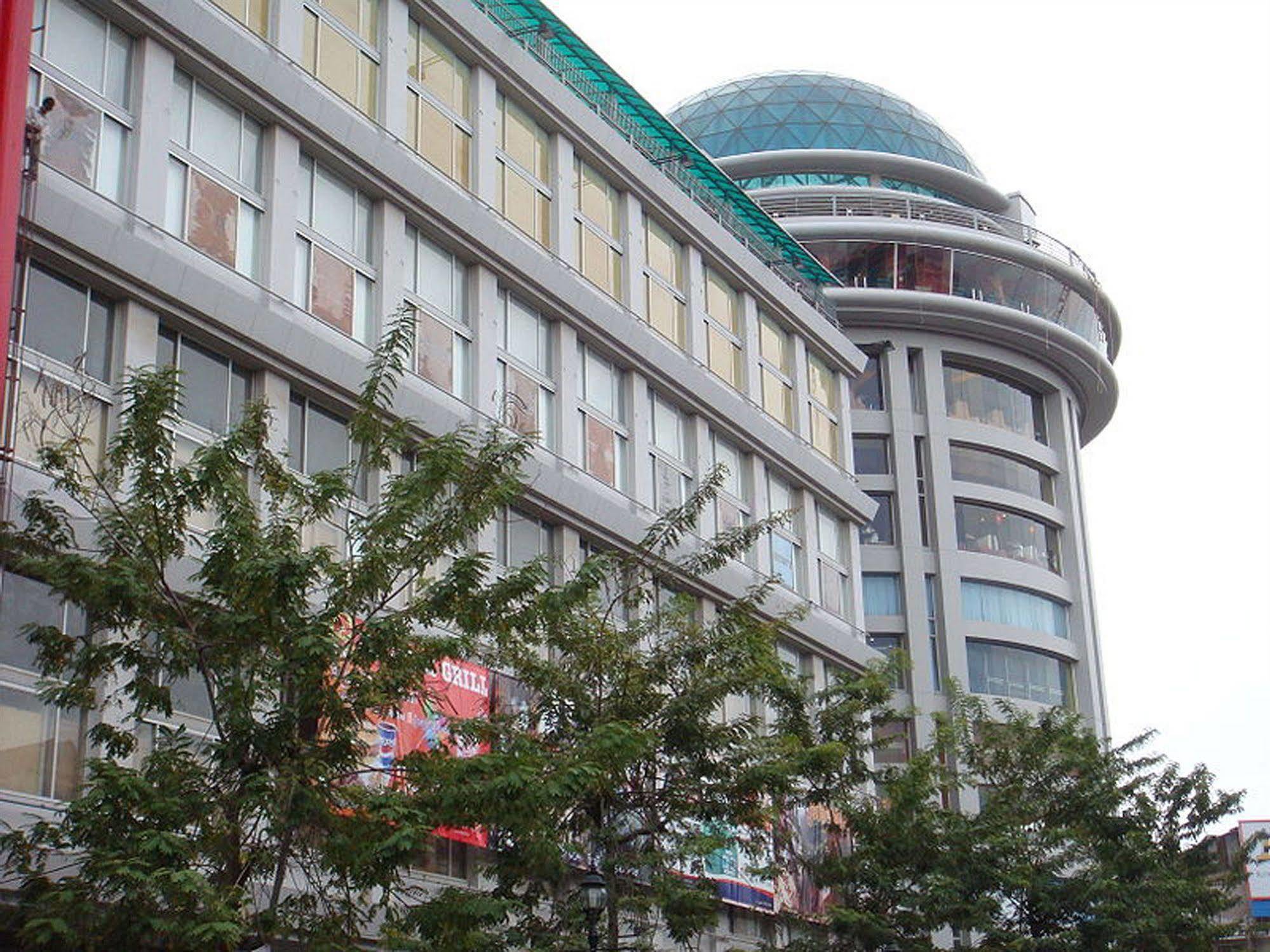 Diamond Hotel Phnom Penh Exterior foto