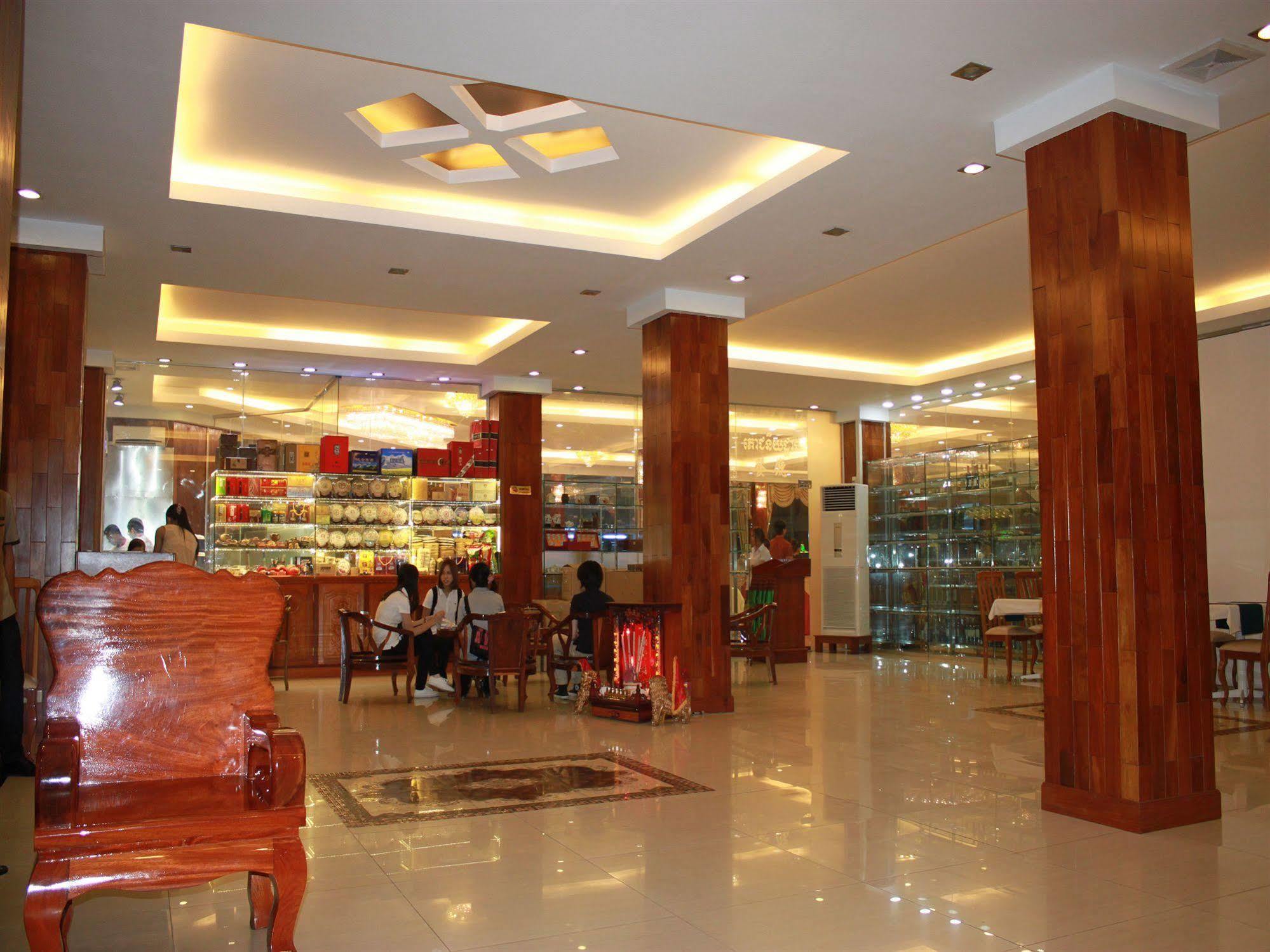 Diamond Hotel Phnom Penh Exterior foto