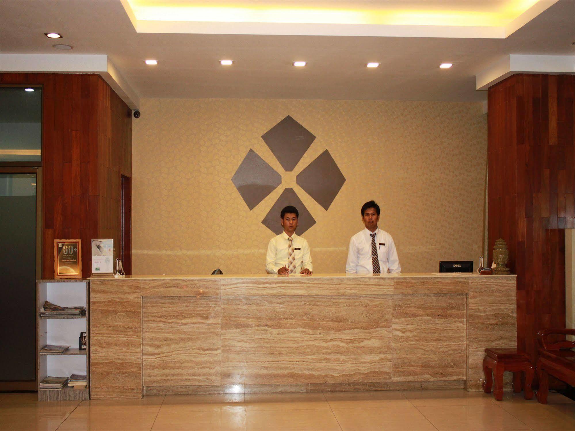 Diamond Hotel Phnom Penh Exterior foto