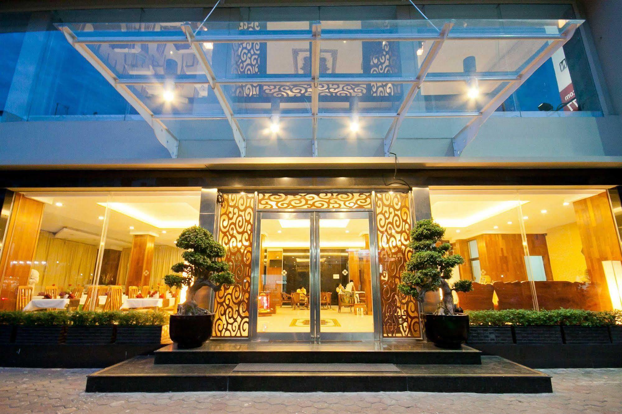 Diamond Hotel Phnom Penh Exterior foto